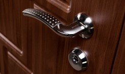 Какие гарантии должны быть на входную металлическую дверь?