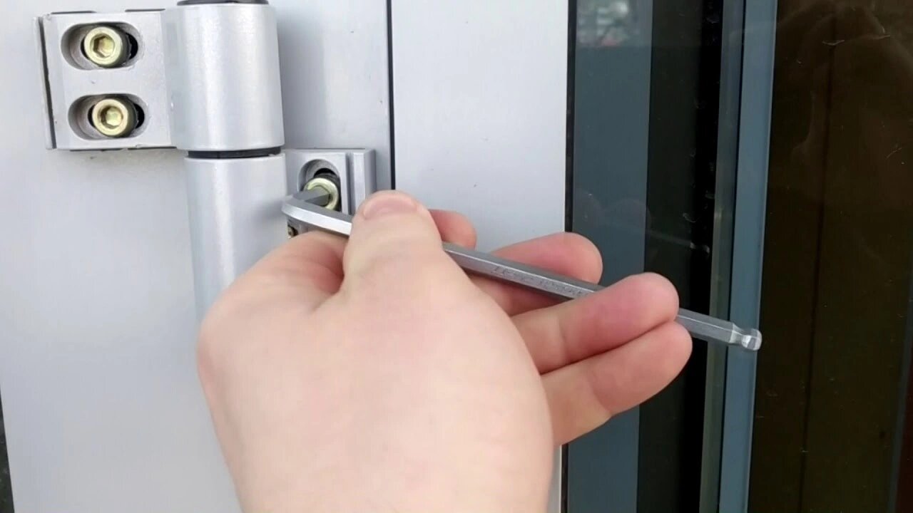 провисла входная дверь